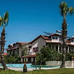 Erasmus Apart Otel 4*