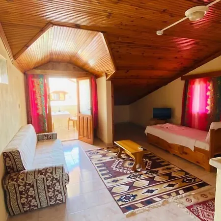 Erasmus Aparthotel 4*