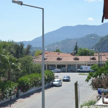 Erasmus Aparthotel 4*