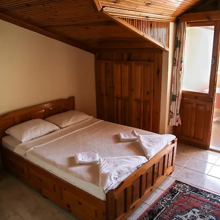 Erasmus Hotel apartamentowy 4*